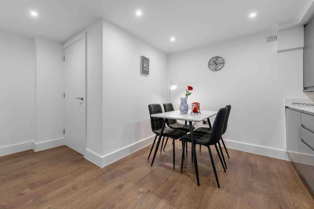 Holiday Home Sleep 8 Central London 9Elms Dış mekan fotoğraf