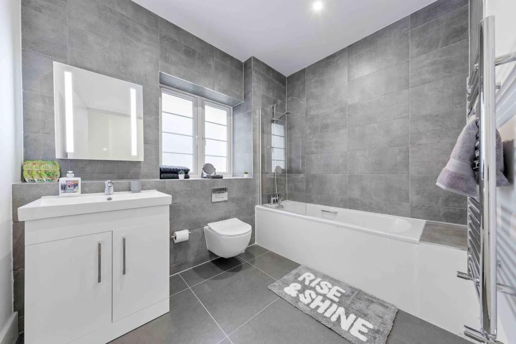 Holiday Home Sleep 8 Central London 9Elms Dış mekan fotoğraf